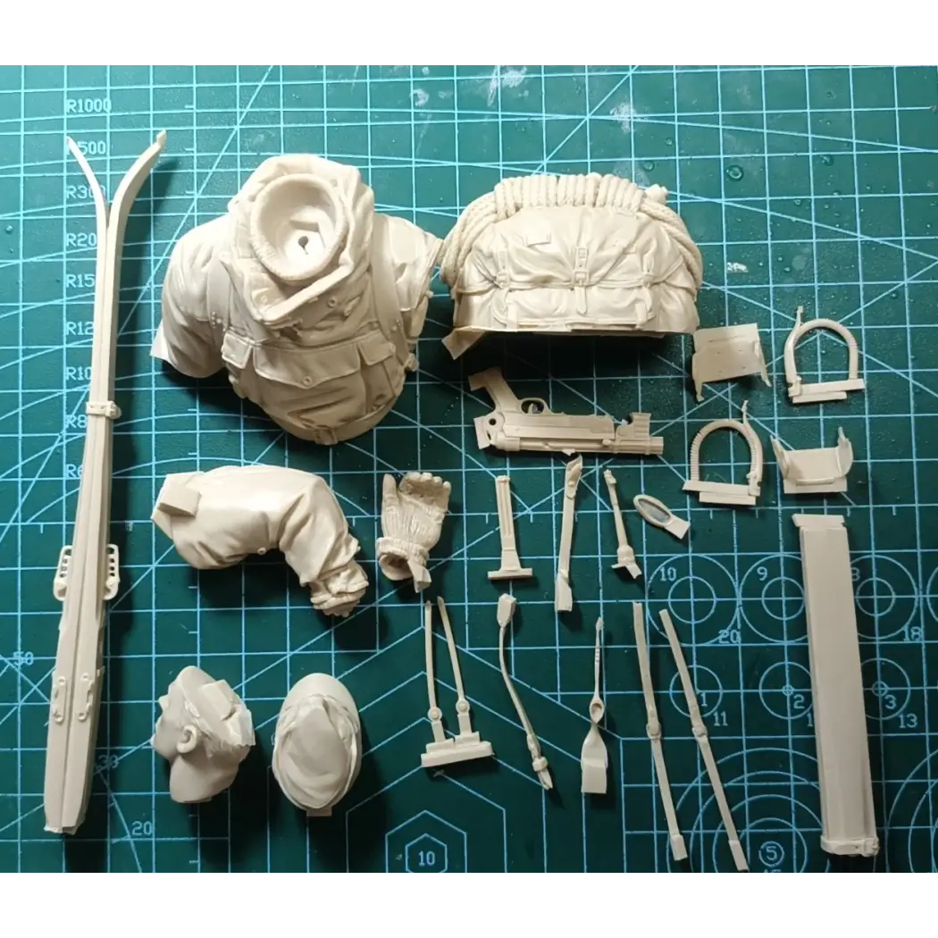 1/10 BUST Resin Model Kit German Soldier Ski Hunter WW2 Unpainted