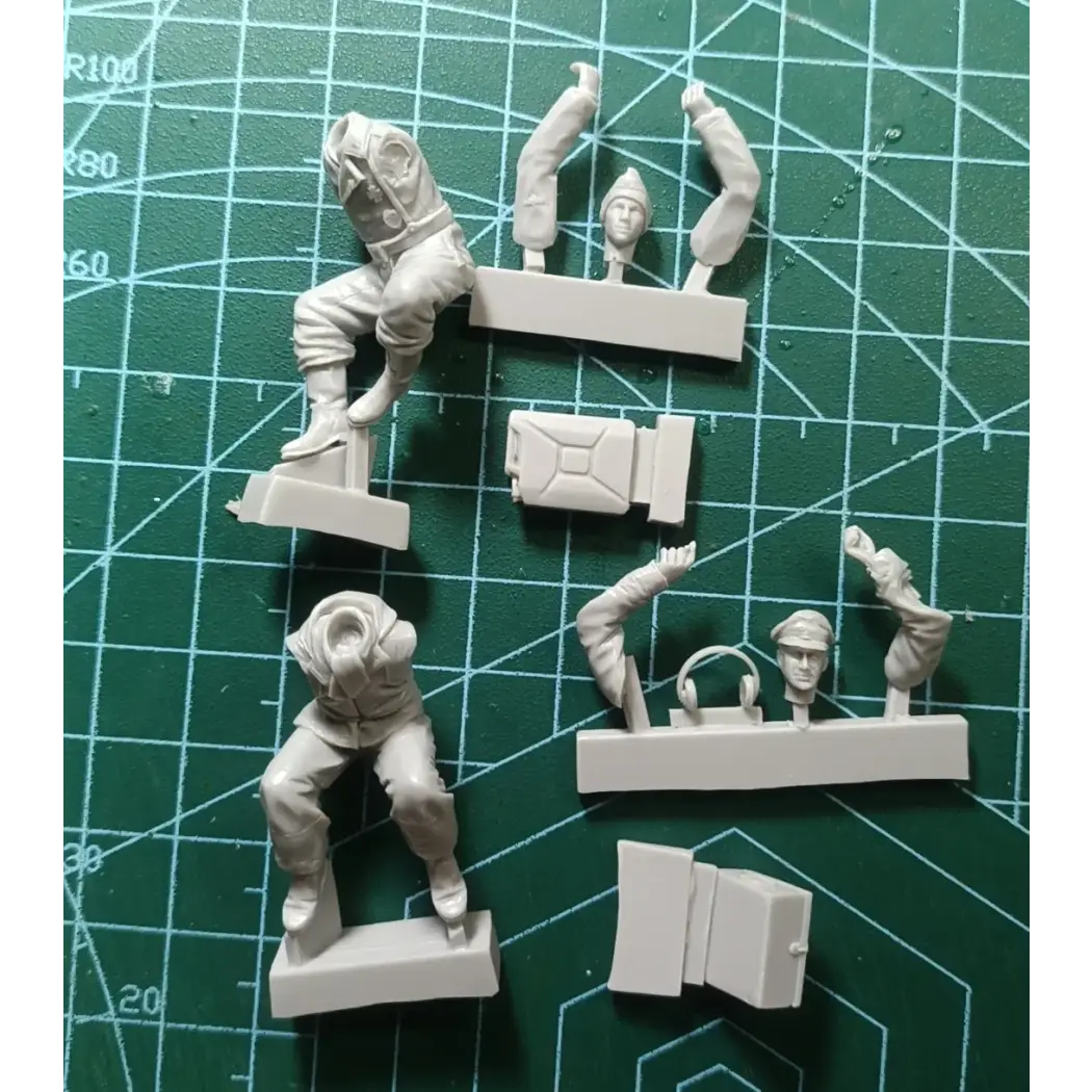 1/35 4pcs Resin Model Kit German Soldiers Tank Crew WW2 Unpainted