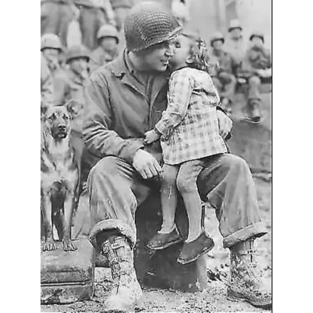 1/16 Resin Model Kit US Army Soldier and Girl Daughter WW2 Unpainted - Model-Fan-Store