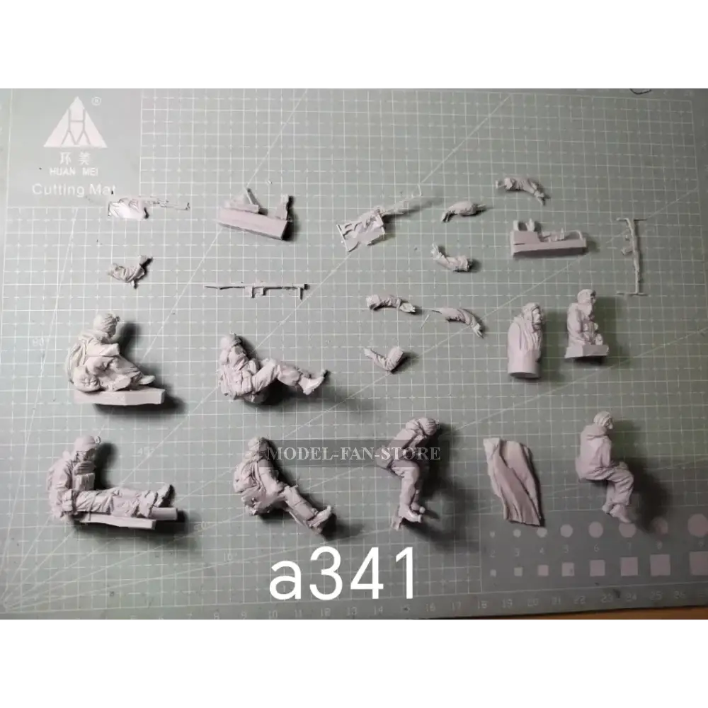 1/35 8Pcs Resin Figure Model Kit Modern Ukrainian Soldiers Tank Crew Unpainted Full Scale