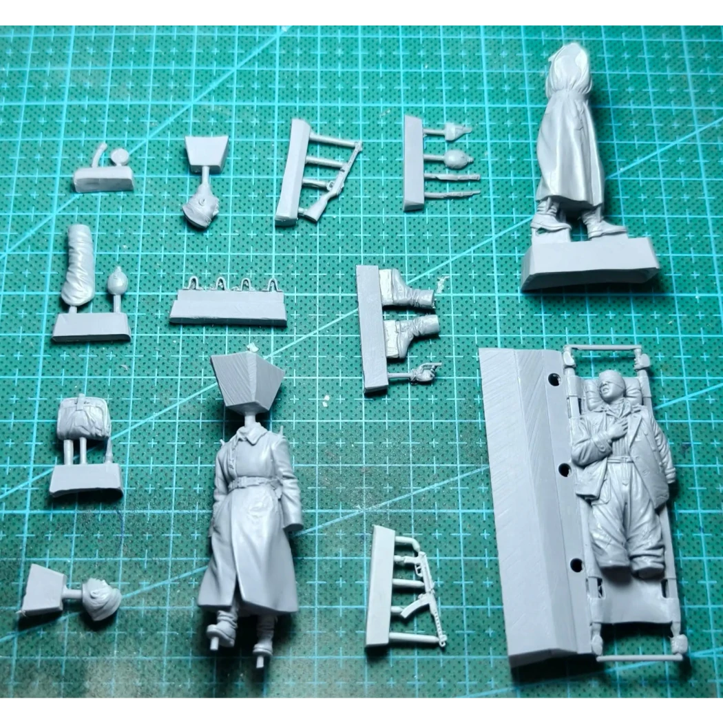 1/35 3pcs Resin Model Kit Soviet Soldiers carry a Wounded WW2 Unpainted