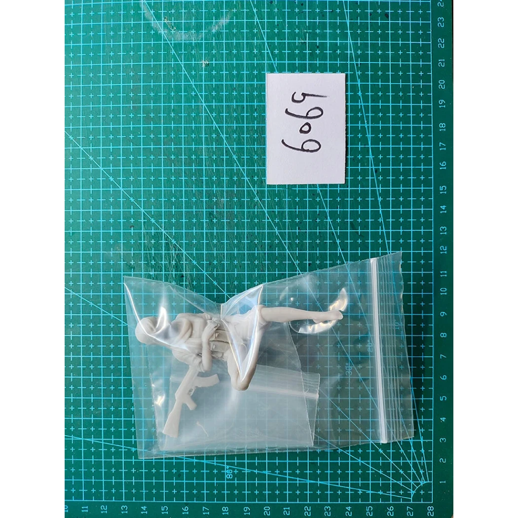 1/16 Resin Model Kit Beautiful Girl Soldier Vietnam War Unpainted