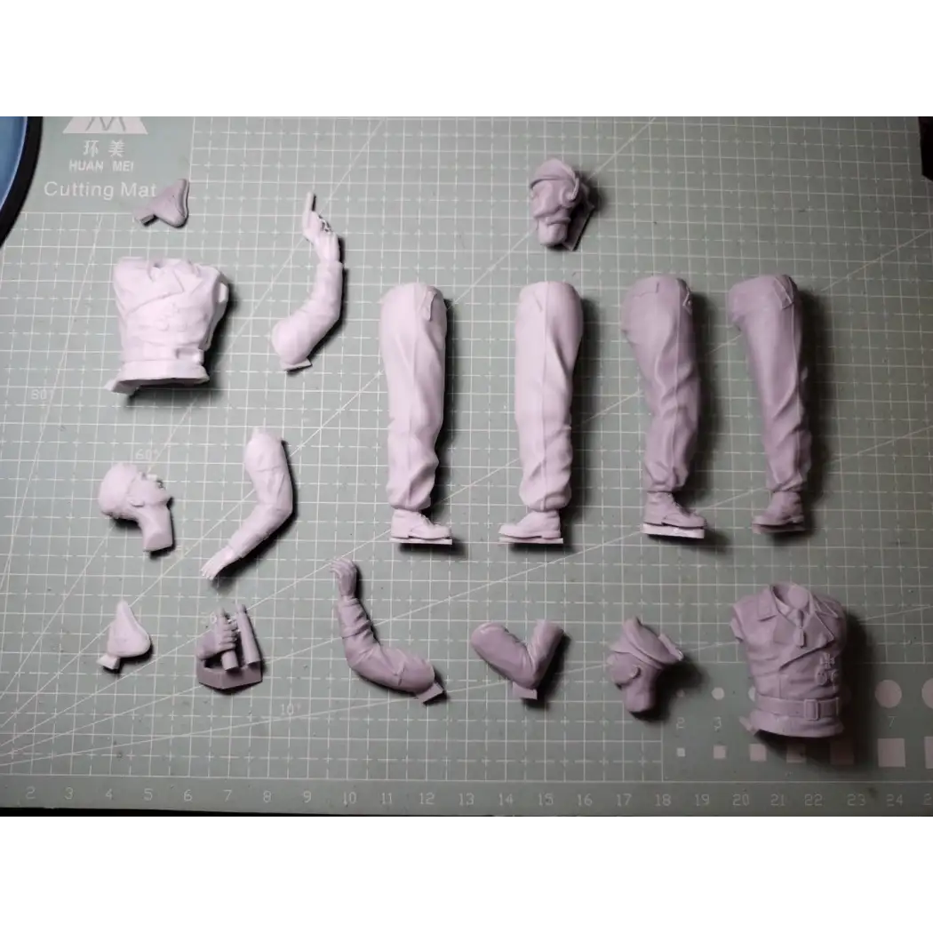 1/16 2pcs Resin Model Kit German Soldiers Tank Crew WW2 Unpainted