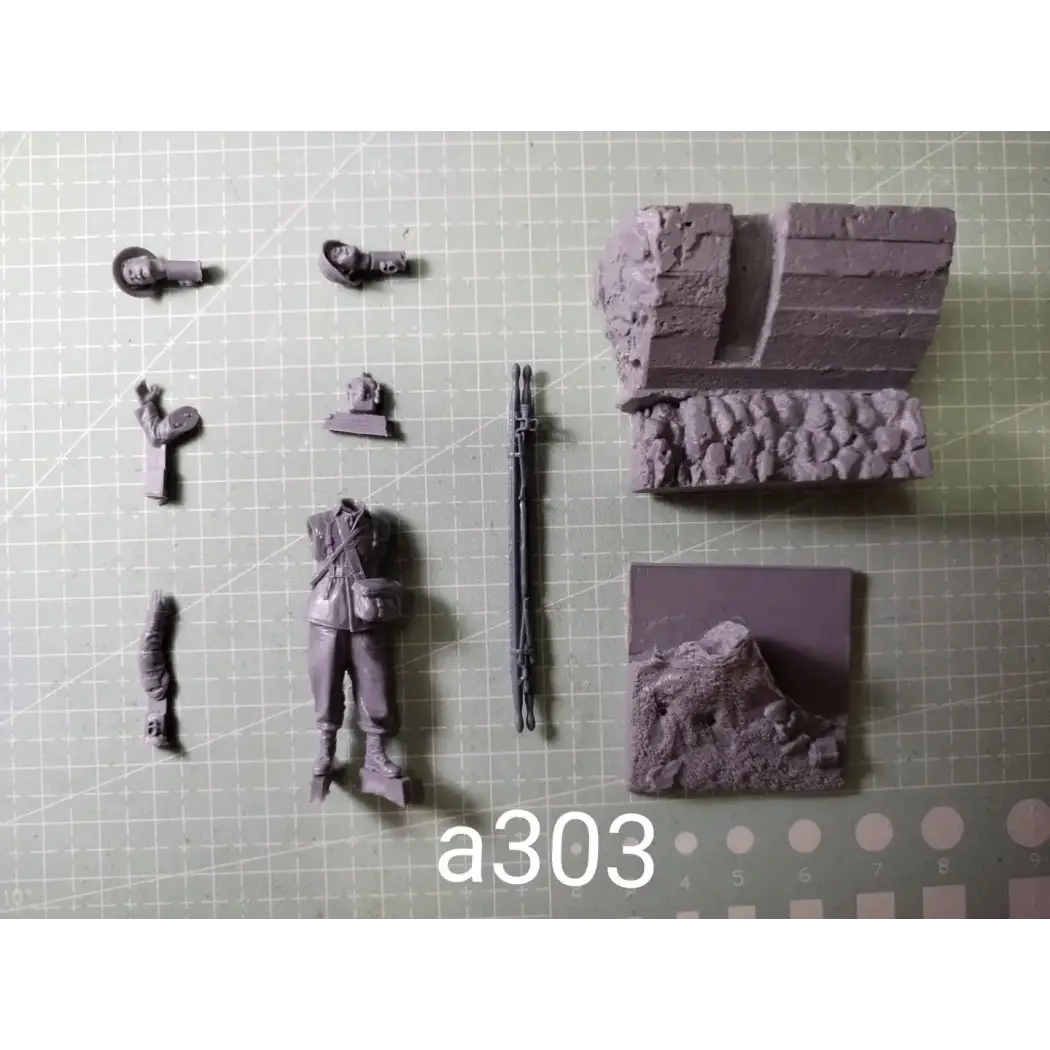 1/35 Resin Model Kit British Soldier Medic WW2 Unpainted