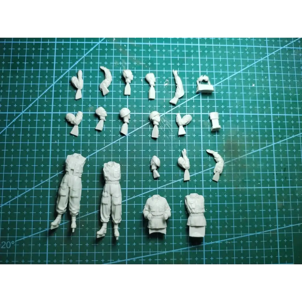 1/35 4pcs Resin Model Kit British Soldiers Tank Crew (no tank) WW2 Unpainted