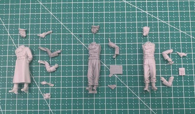 1/35 Resin Model Kit German Soldiers & Officers (no Car) WW2 Unpainted - Model-Fan-Store