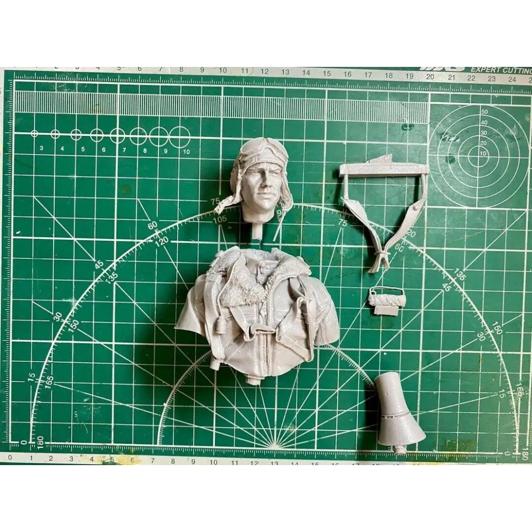 1/10 BUST Resin Model Kit Soviet Soldier Pilot WW2 Unpainted - Model-Fan-Store