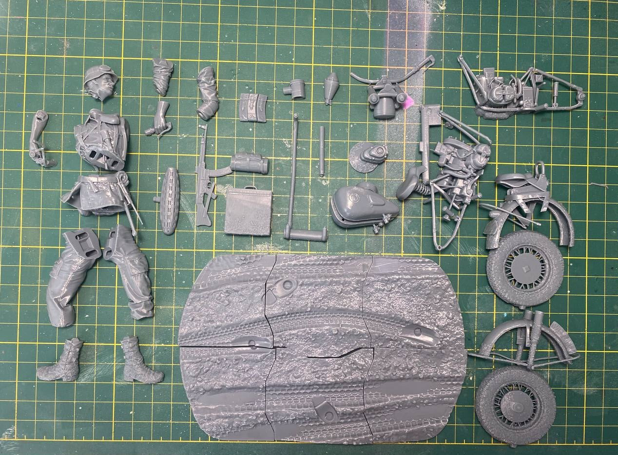 1/16 3D Print Model Kit German Soldier Motorcyclist (with moto, with base) WW2 Unpainted