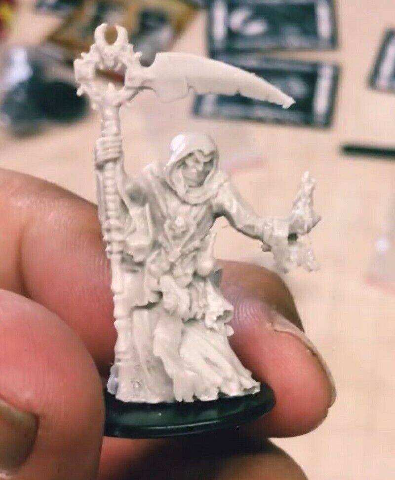 28mm Resin Model Kit Evil Wizard Warlock Mage Unpainted - Model-Fan-Store