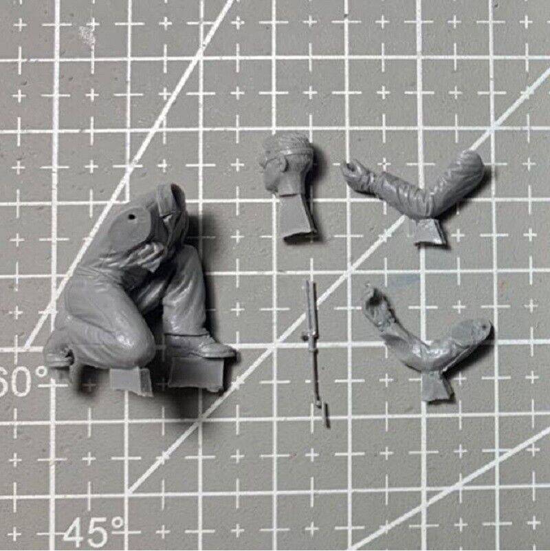 1/35 Resin Model Kit Geran Soldier Tank Mechanic WW2 Unpainted - Model-Fan-Store