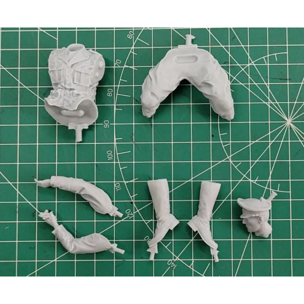 1/16 Resin Model Kit German General Tank Commander WW2 Unpainted - Model-Fan-Store