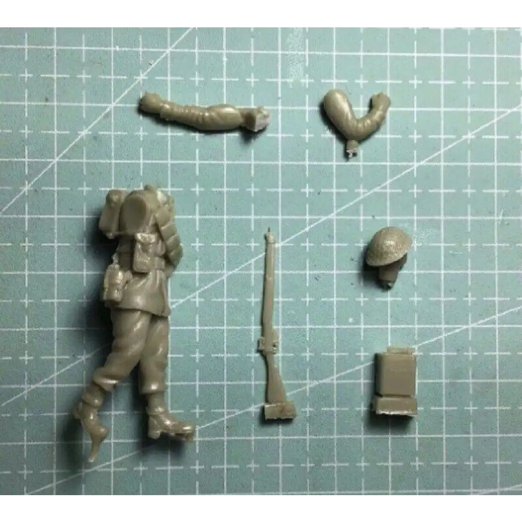 1/35 Resin Model Kit British Soldier Infantryman WW2 Unpainted - Model-Fan-Store