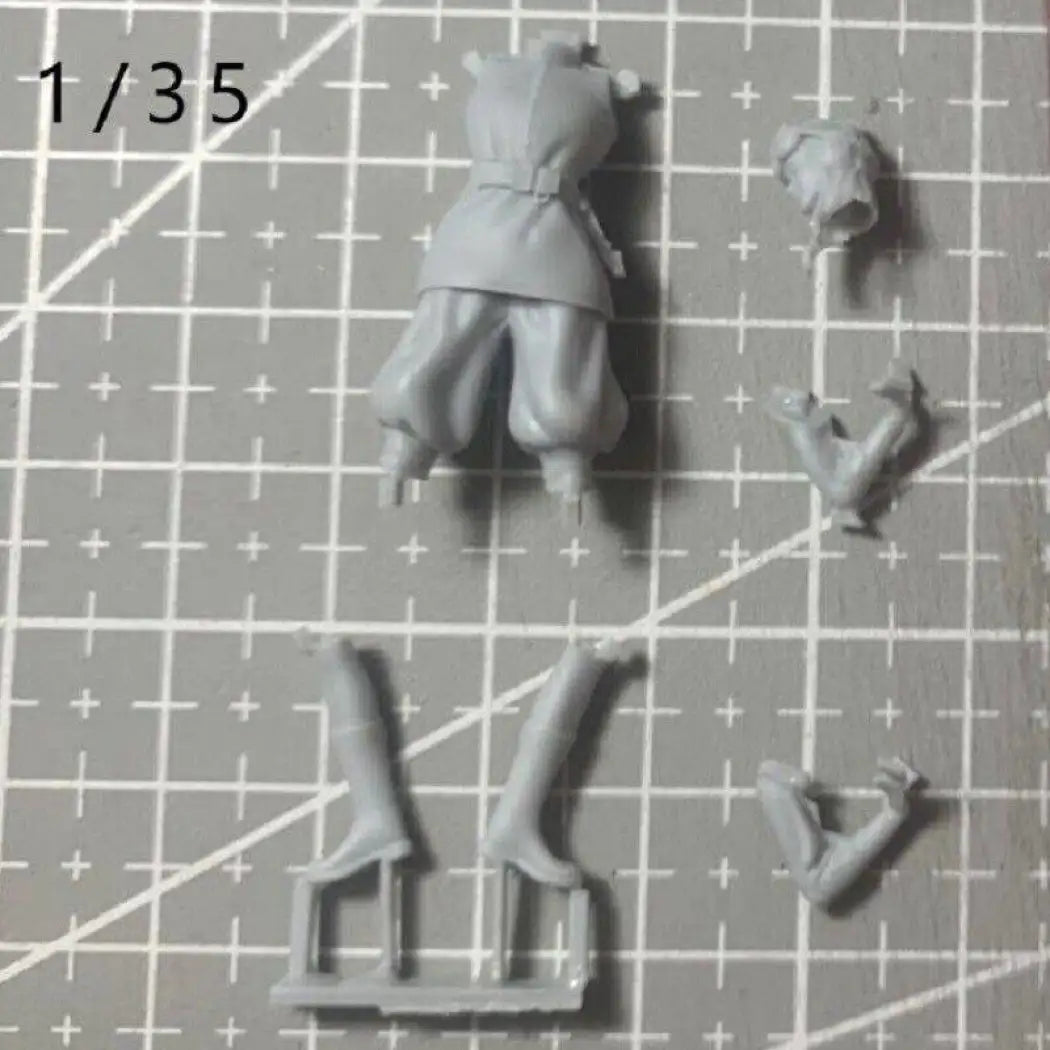 1/35 Resin Model Kit Girl Woman Pilot Motorcyclist WW1 Unpainted B1 - Model-Fan-Store