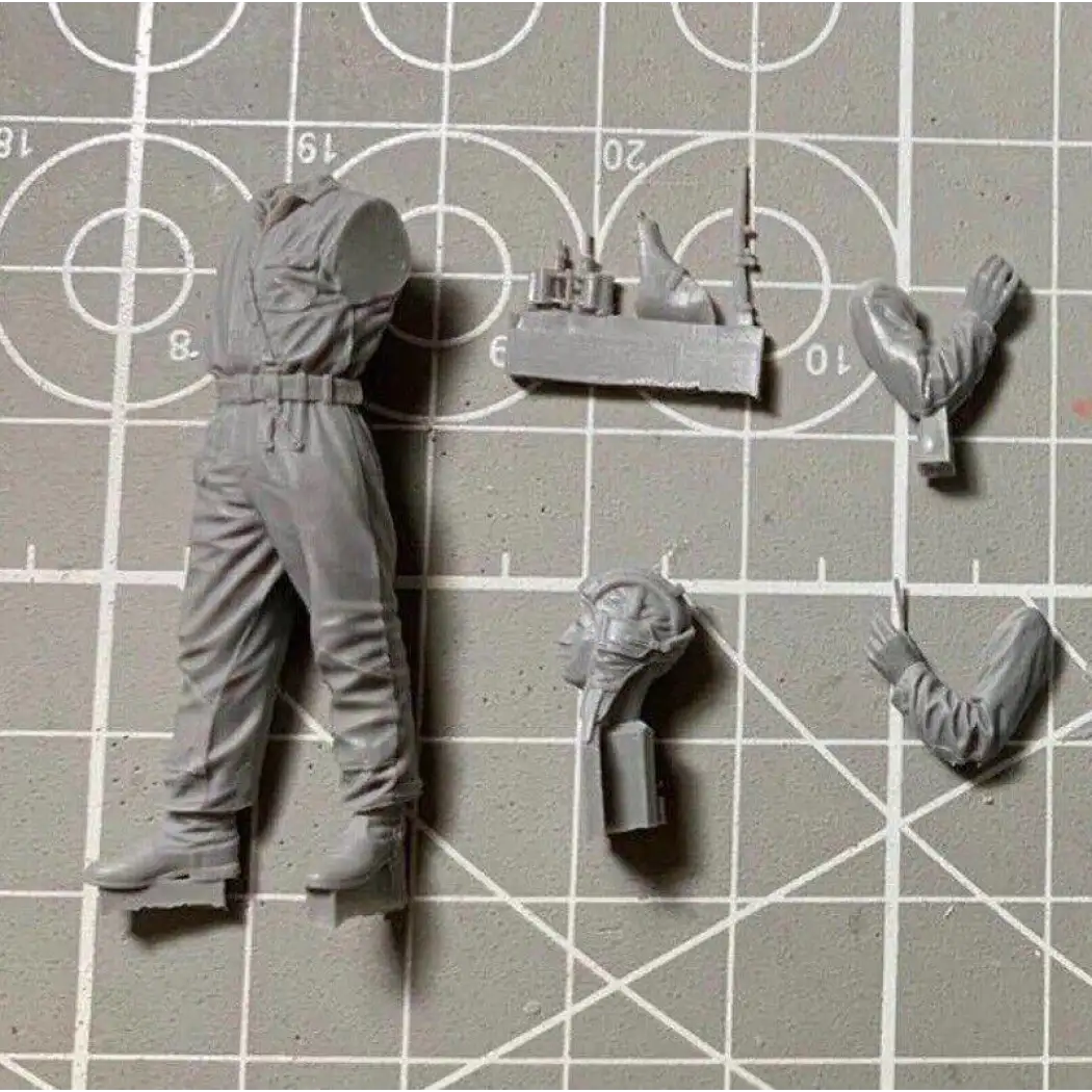 1/35 Resin Model Kit Soviet Soldier Tankman WW2 Unpainted - Model-Fan-Store