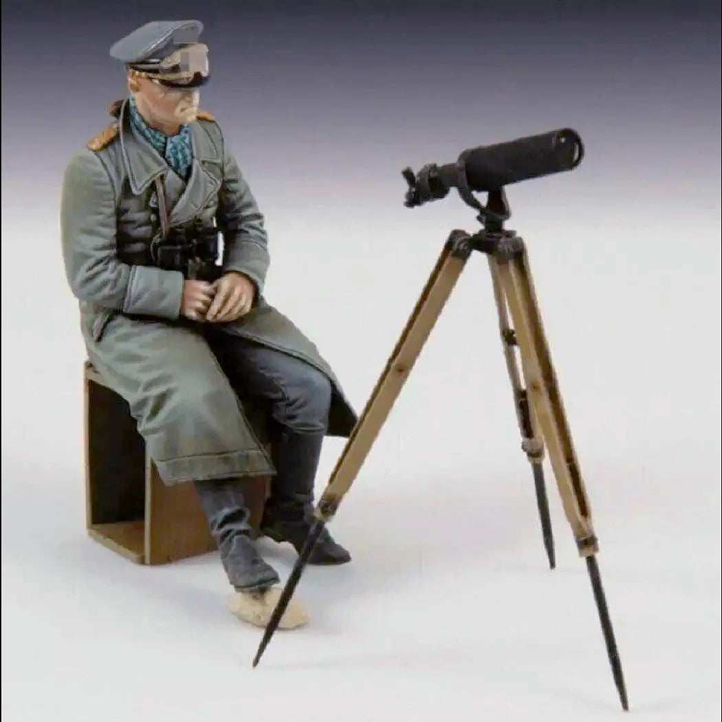 1/35 Resin Model Kit German Officer General Surveillance WW2 Unpainted - Model-Fan-Store