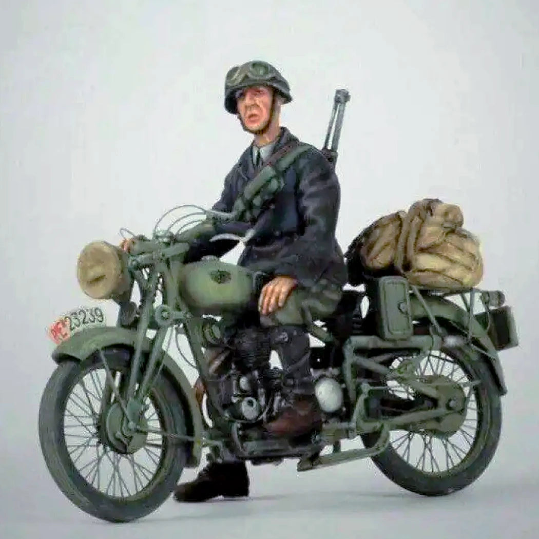 1/35 Resin Model Kit Italian Soldier Motorcyclist no moto WW2 Unpainted - Model-Fan-Store