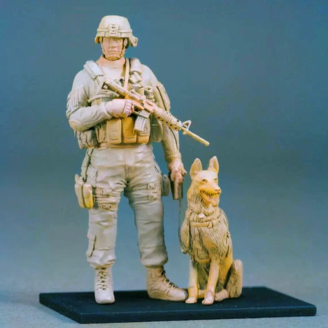 1/35 Resin Model Kit Modern US Army Soldier with Dog Unpainted