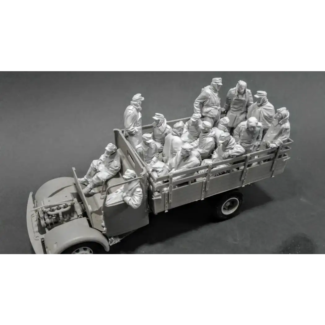 1/35 16pcs Resin Model Kit German Soldiers Surrender (no car) WW2 Unpainted