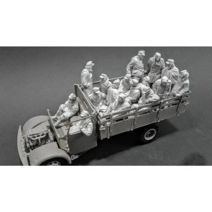 1/35 16pcs Resin Model Kit German Soldiers Surrender (no car) WW2 Unpainted