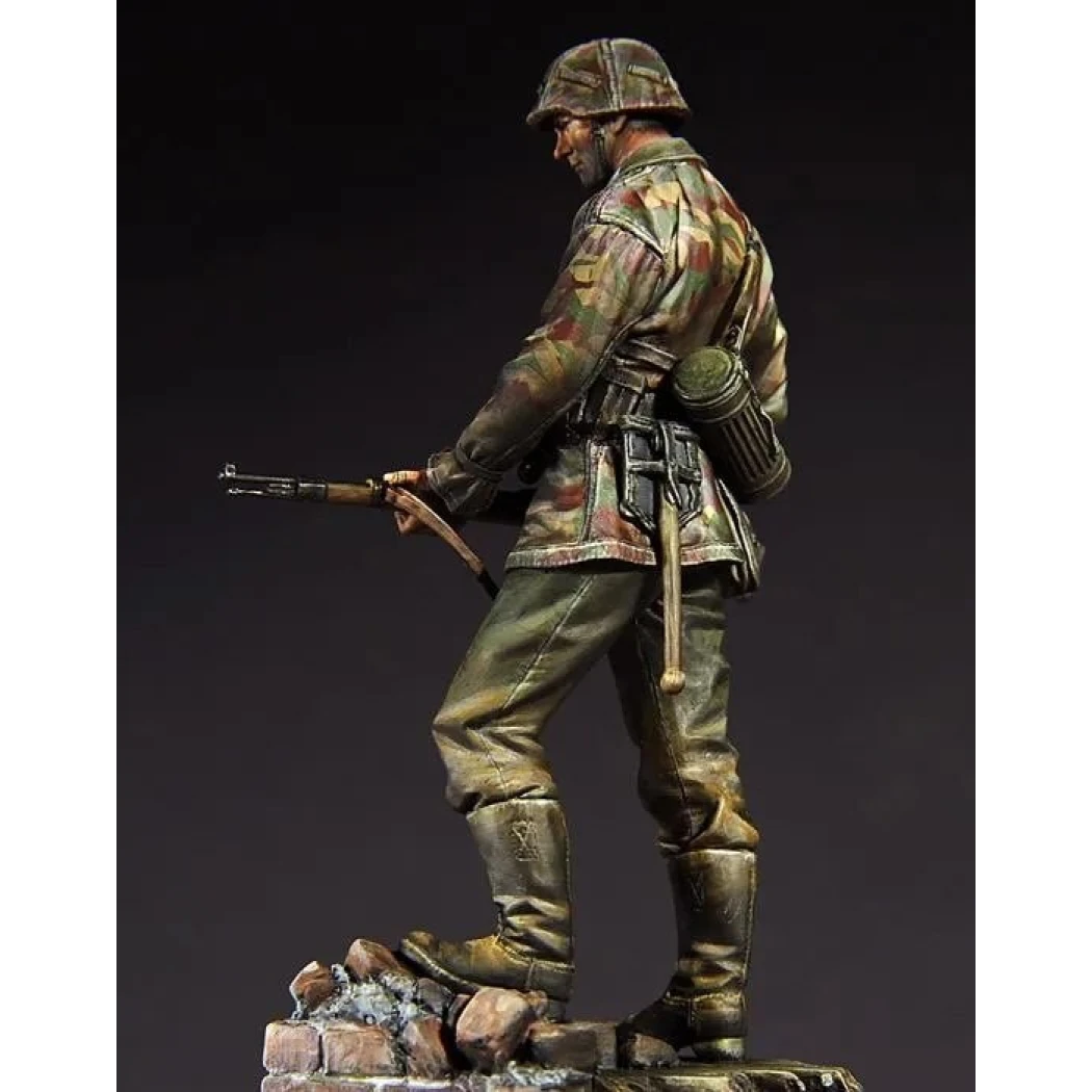 1/18 90mm Resin Model Kit German Soldier Panzer Grenadier WW2 Unpainted