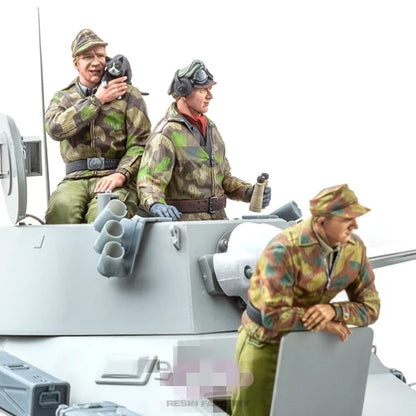 1/16 3pcs Resin Model Kit German Soldiers Tank Crew WW2 (no tank) Unpainted