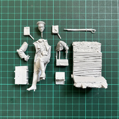 1/24 75mm Resin Model Kit Russian Officer WW1 Unpainted