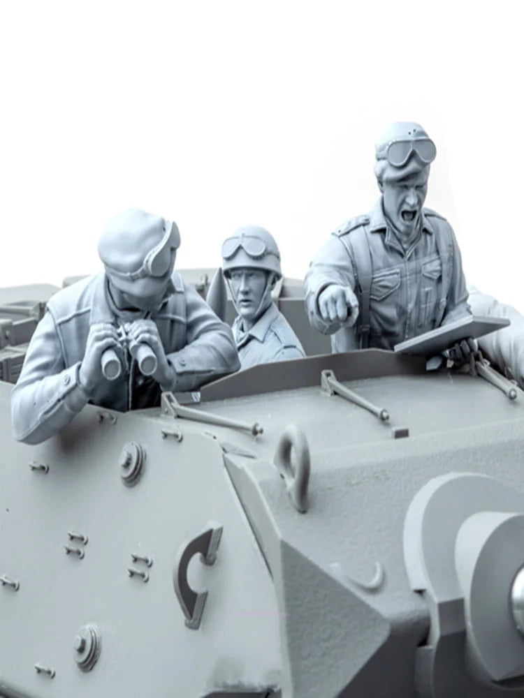 1/16  3pcs Resin Model Kit British Soldiers Tank Crew  WW2 (no tank) Unpainted