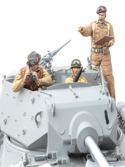 1/16  3pcs Resin Model Kit British Soldiers Tank Crew  WW2 (no tank) Unpainted