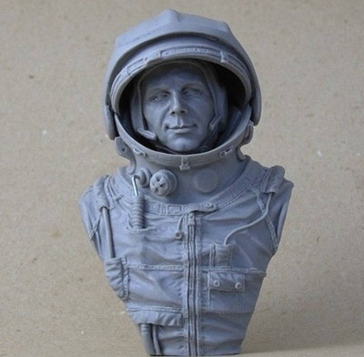 1/9 BUST Resin Model Kit First Astronaut Yuri Gagarin Unpainted - Model-Fan-Store