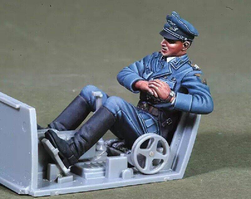 1/35 Resin Model Kit German Officer Pilot Plastic WW2 Unpainted - Model-Fan-Store