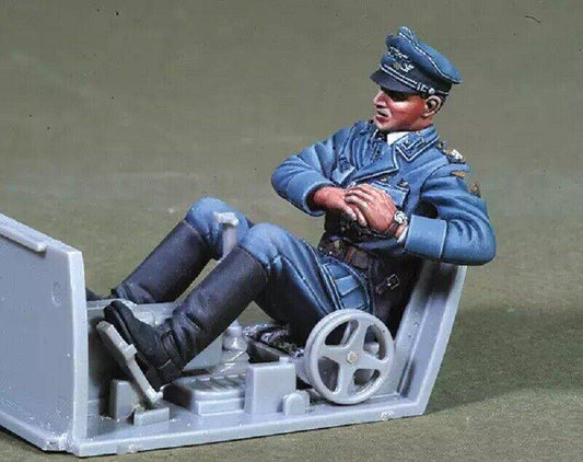 1/35 Resin Model Kit German Officer Pilot Plastic WW2 Unpainted - Model-Fan-Store