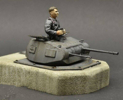 1/35 Resin Model Kit German Soldier Tankman (with Gun) WW2 Unpainted - Model-Fan-Store