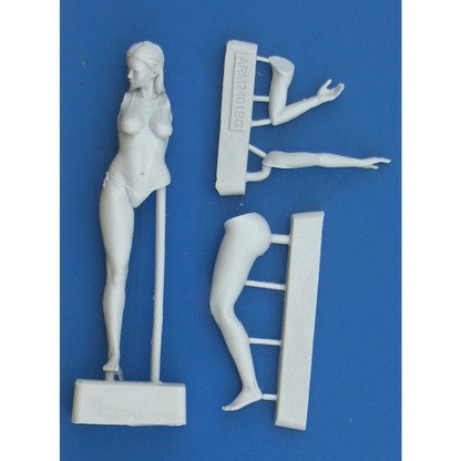 1/16 Resin Model Kit Beautiful Girl Bikini Summer Beach Unpainted