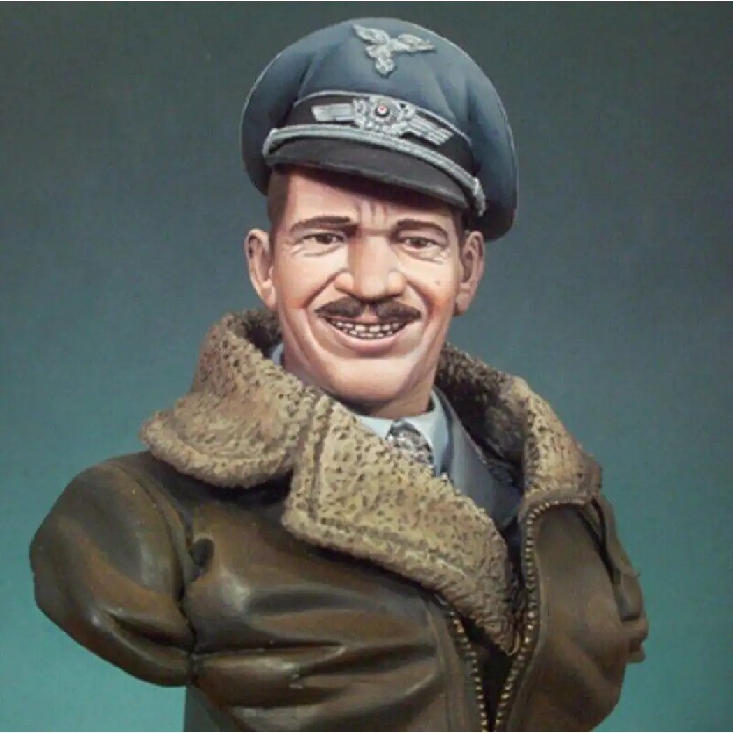 1/10 BUST Resin Model Kit German Soldier Pilot Air Force WW2 Unpainted - Model-Fan-Store