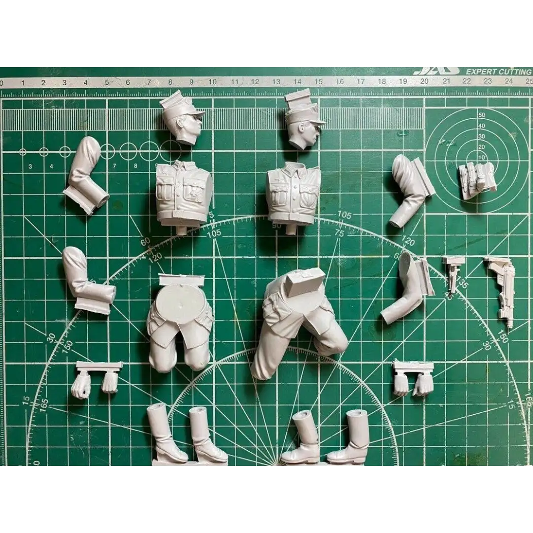 1/16 2pcs Resin Model Kit German Officers Soldiers Infantry Drivers WW2 Unpainted - Model-Fan-Store