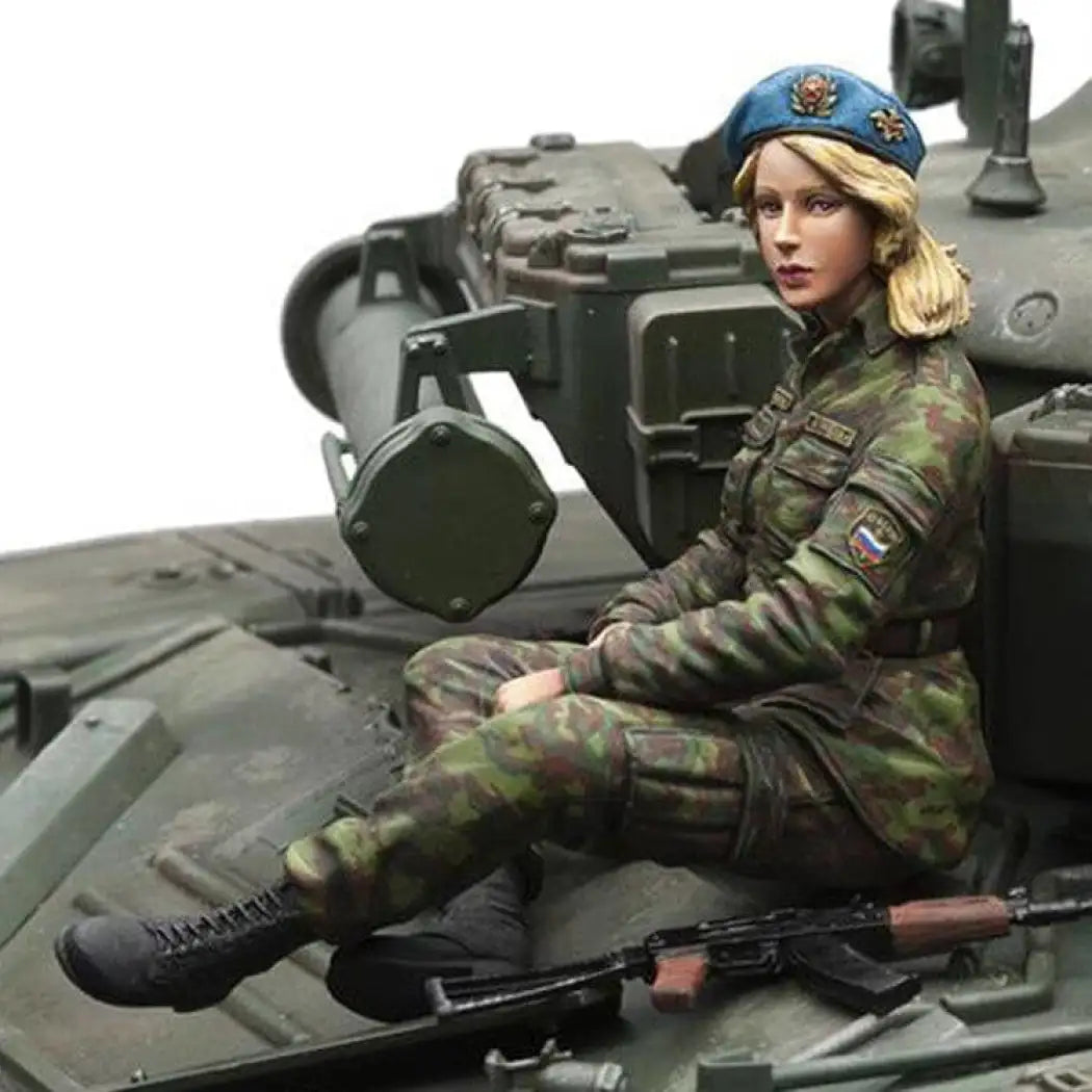 1/16 Resin Model Kit Modern Russian Soldier Tanker Beautiful Girl Unpainted - Model-Fan-Store