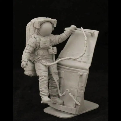1/24 Resin Model Kit Astronaut Outer Space (with Base) Fantasy Unpainted - Model-Fan-Store