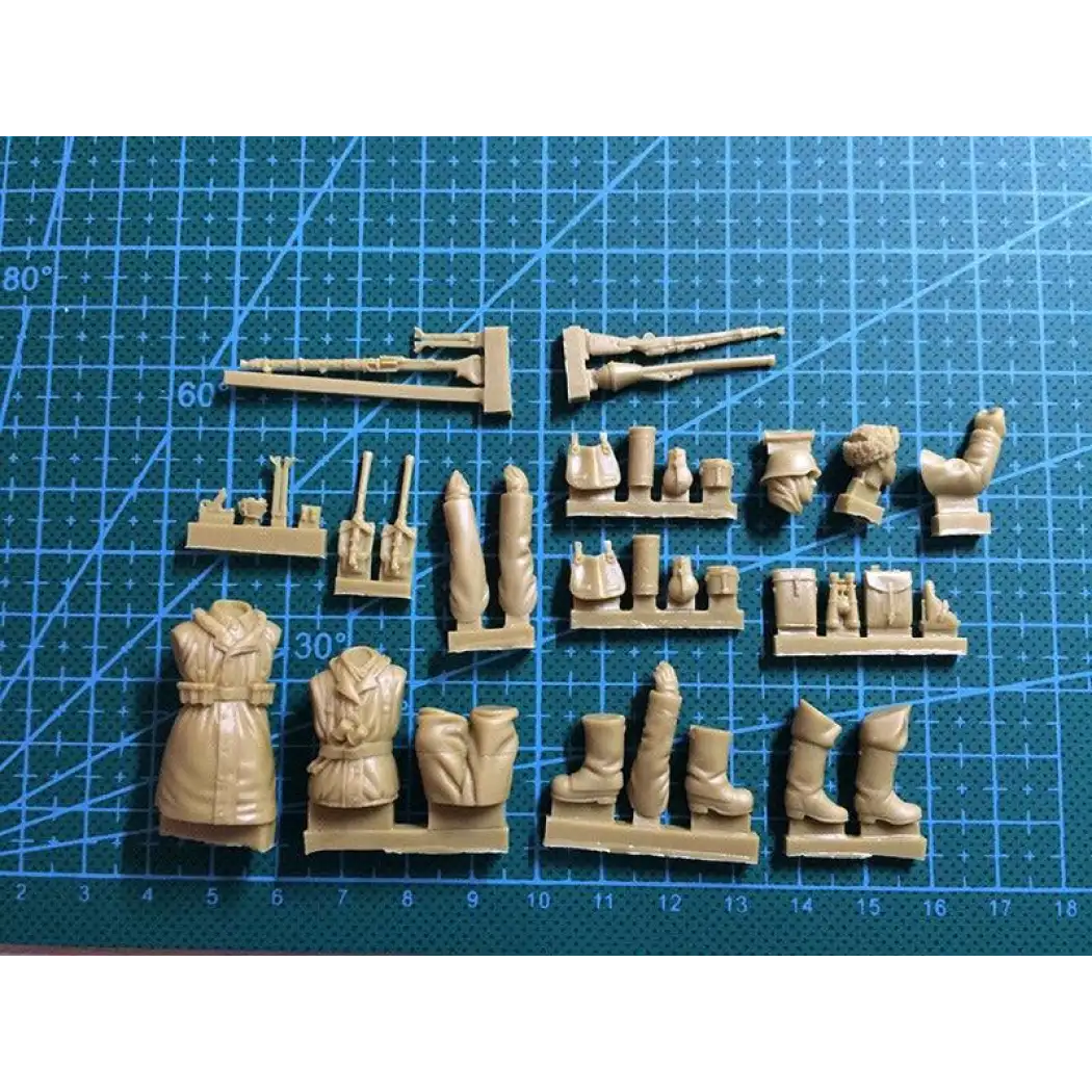 1/35 2pcs Resin Model Kit Winter German Soldiers Infantry WW2 Unpainted - Model-Fan-Store