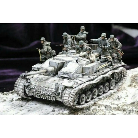 1/35 8pcs Figures Resin Model Kit Winter German Soldiers (no tank) WW2 Unpainted - Model-Fan-Store