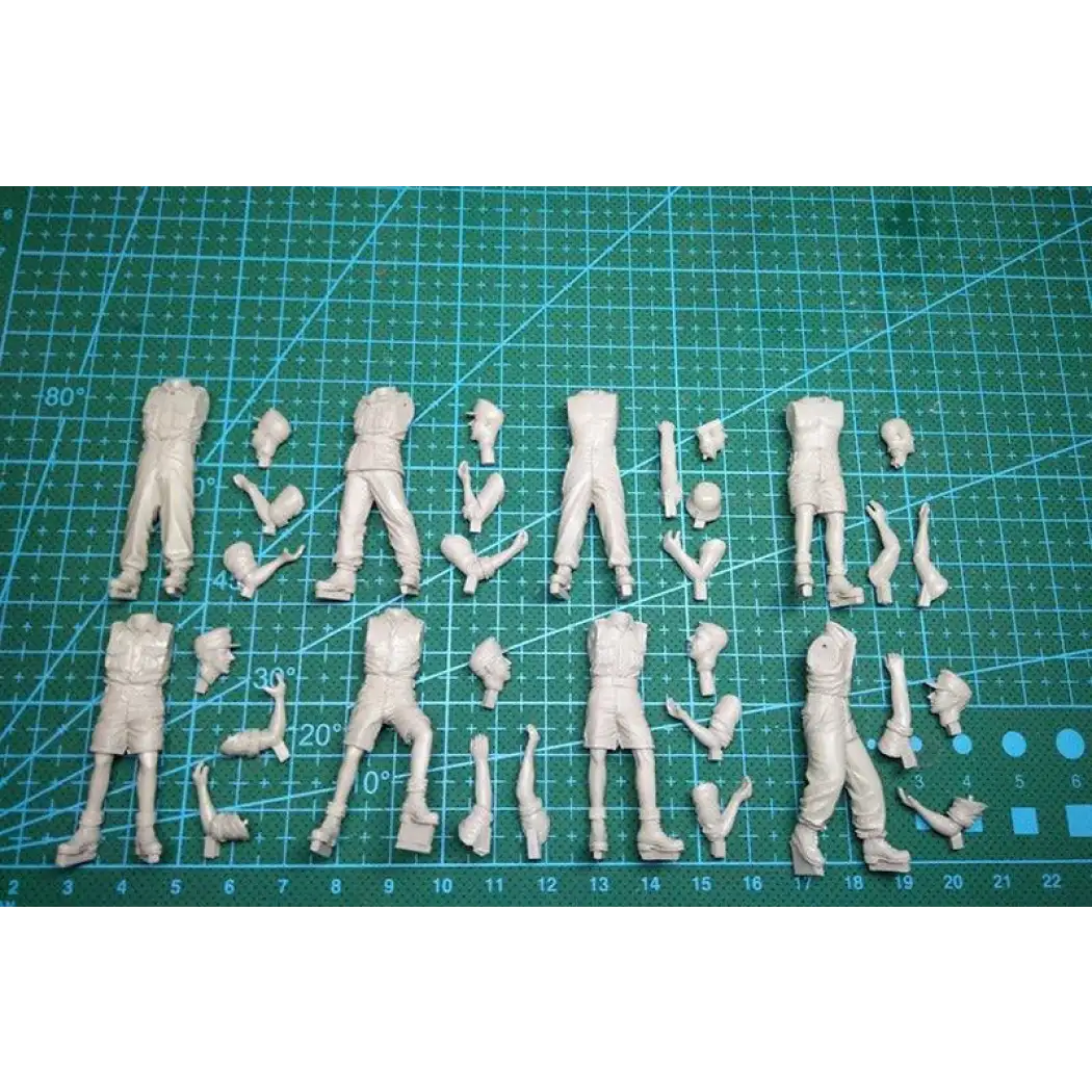 Unpainted Model Kit 1/35 8pcs Resin Model Kit German Soldiers Artillery no gun WW2 Unpaint ...