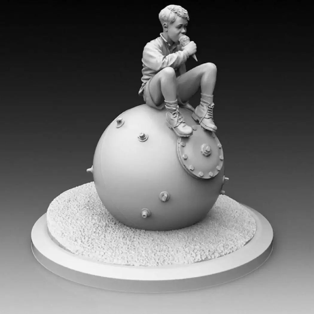 1/35 Resin Model Kit Ice Cream Time Boy Sitting (with Base) WW2 Unpainted - Model-Fan-Store