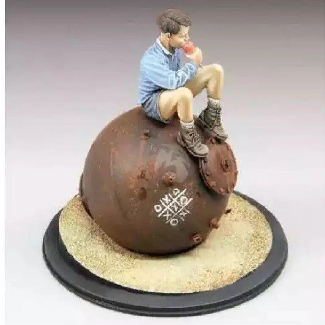 1/35 Resin Model Kit Ice Cream Time Boy Sitting (with Base) WW2 Unpainted - Model-Fan-Store