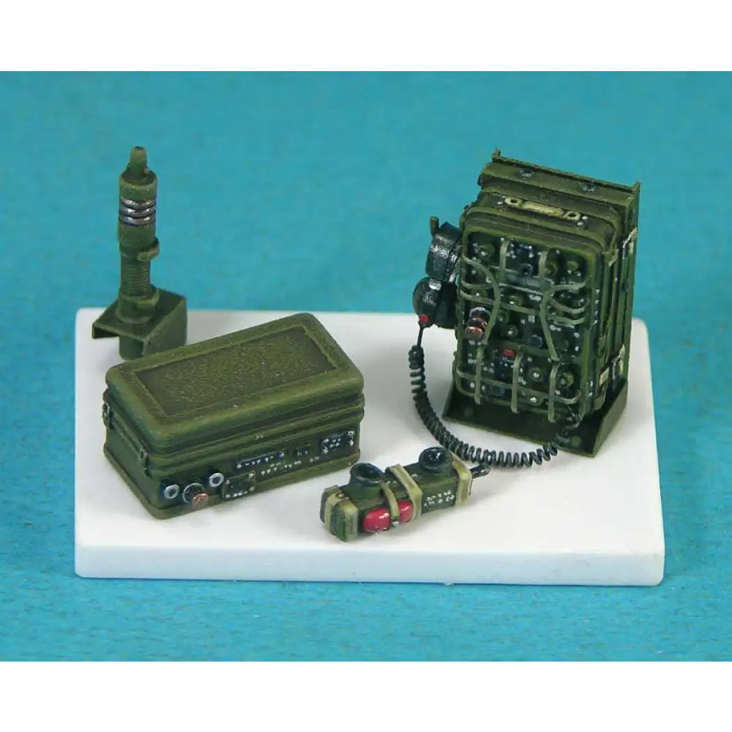 1/35 Resin Model Kit Radio Communication Equipment (no Etching) Unpainted - Model-Fan-Store