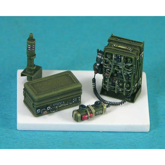 1/35 Resin Model Kit Radio Communication Equipment (no Etching) Unpainted - Model-Fan-Store