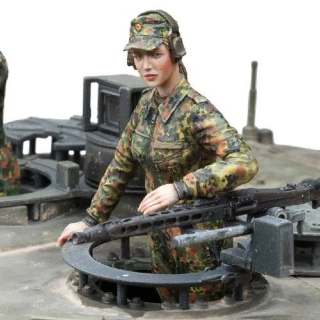 1/16 3pcs Resin Model Kit Modern German Soldiers Beautiful Girls no tank Unpainted A28 - Model-Fan-Store