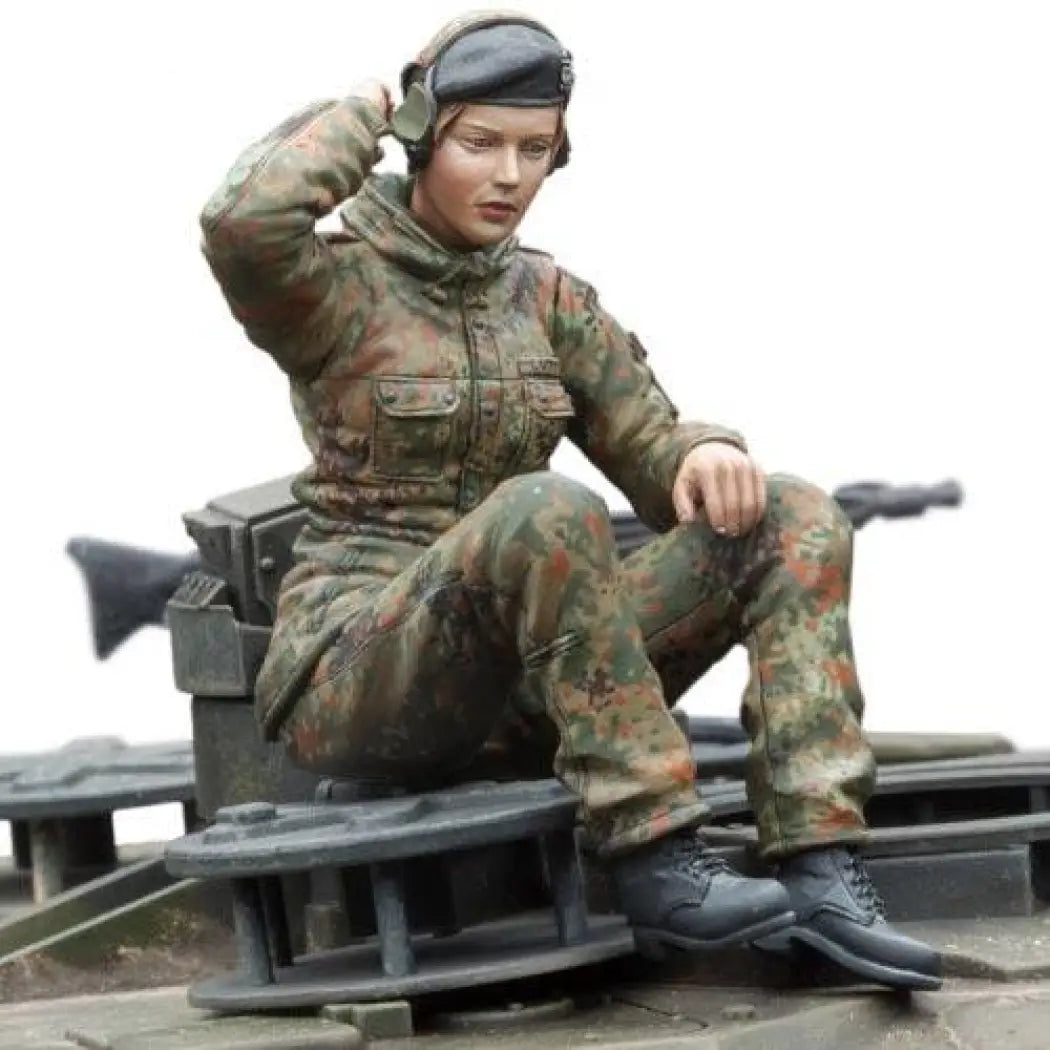 1/16 3pcs Resin Model Kit Modern German Soldiers Beautiful Girls no tank Unpainted A28 - Model-Fan-Store