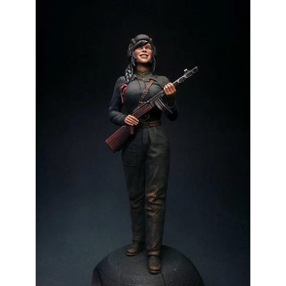 1/16 Resin Casting Model Kit Beautiful Girl Soviet Soldier Tanker WW2 Unpainted - Model-Fan-Store