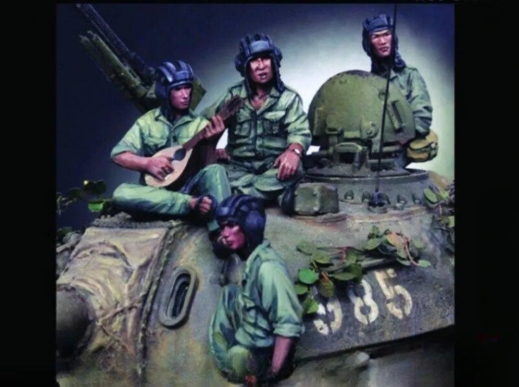 1/35 4pcs Resin Model Kit Vietnam War Soldiers Tank Crew (no tank) Unpainted