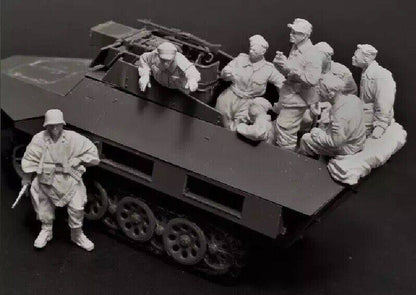 1/35 8pcs Resin Model Kit German Soldier Infantry Armored Car Crew no car WW2 Unpainted - Model-Fan-Store