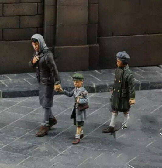 1/35 Resin Model Kit Citizens Flee from War WW2 Unpainted - Model-Fan-Store